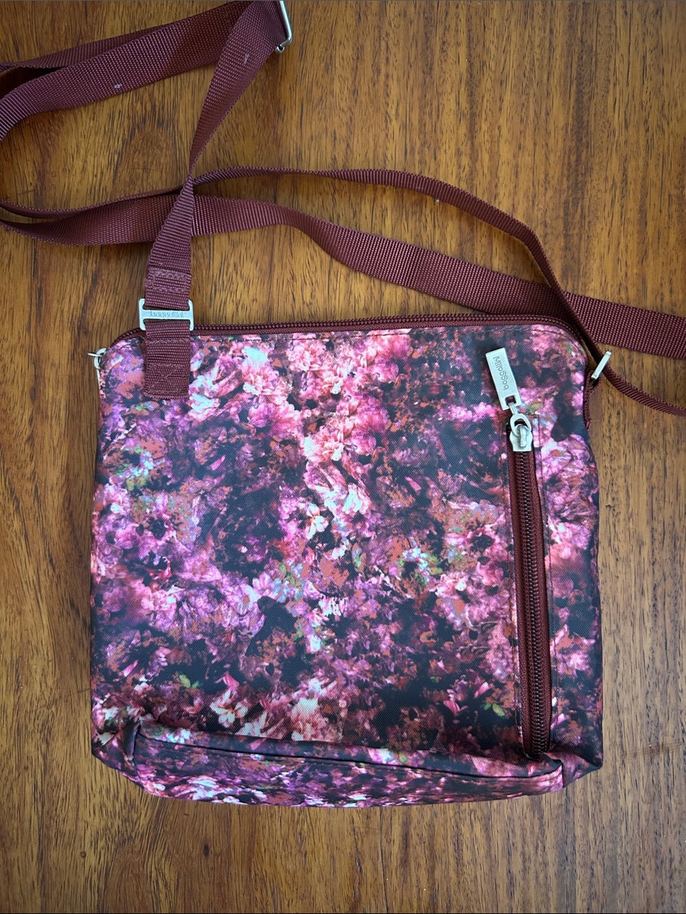 Baggallini Crossbody Bag - Picture 2 of 6